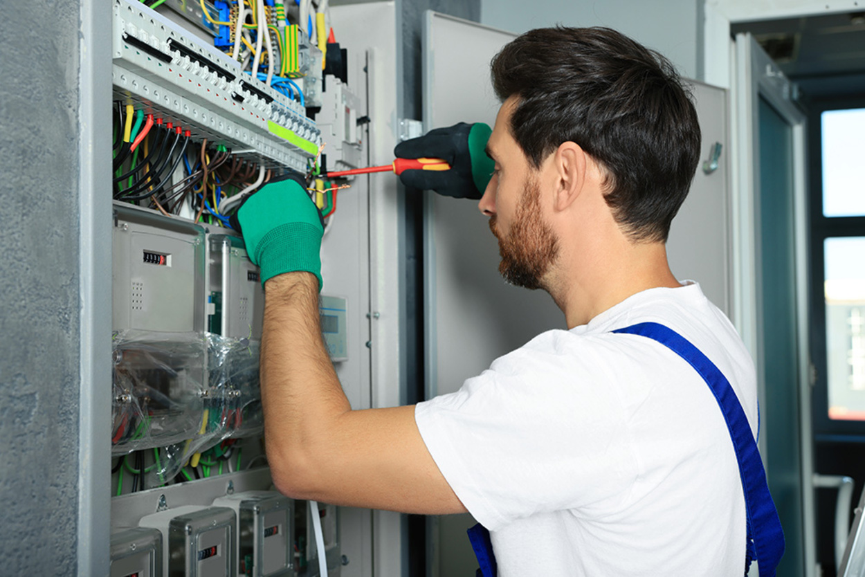 Nieder­spannungs­anlagen bei Elektrotechnik SF in Grub am Forst