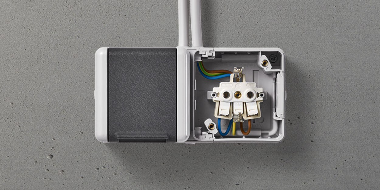 Doppelsteckdose mit Trennsteg bei Elektrotechnik SF in Grub am Forst